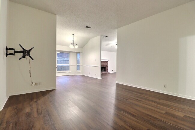 Photo - Move-In Ready 3-Bedroom with Included Washer/Dryer and Refrigerator in Northwest San Antonio.