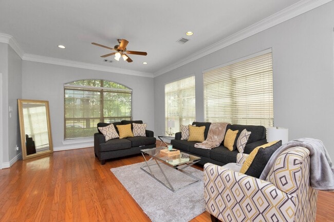 Photo - 9038 Lakes at 610 Dr
