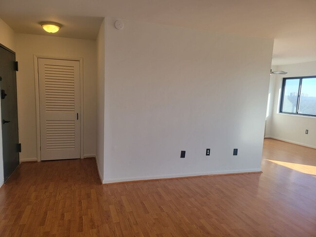 Photo - Lovely 3 BR/2 BA Top Floor Condo in Silver...