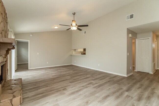 Photo - 831 Sunridge Point Dr