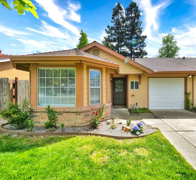 Building Photo - Cozy 2bed 1 bath South Natomas home availa...