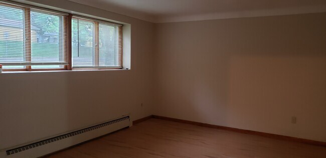 Unit B Living Room - 1538 Pacific St