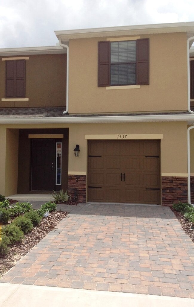 Building Photo - 3/2.5 Two-Story Townhouse with 1 Car Garage in Gated Community- Longwood!
