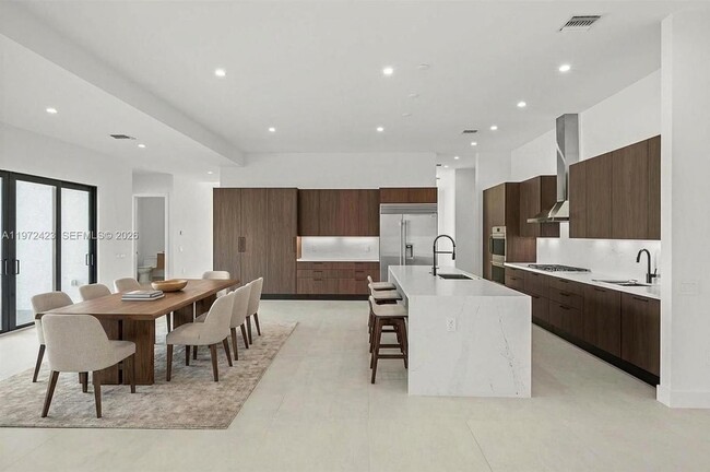 Photo - 5718 Ashwood Cir