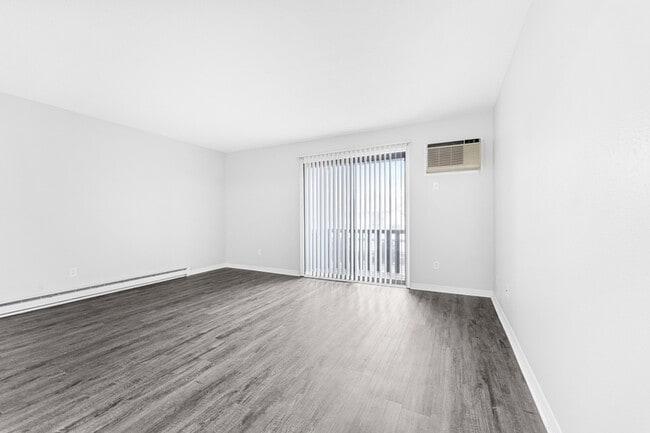 Photo - 5943 Walnut Cir Dr