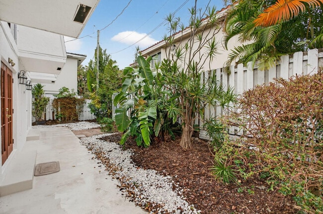 Photo - 536 SE 20th Ave Unit 1