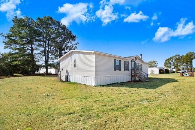 Photo - SPACIOUS 3 BR | 2 BA Manufactured Home in Pikeville