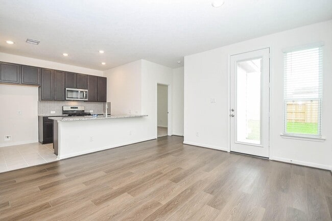 Photo - 25230 Benroe St