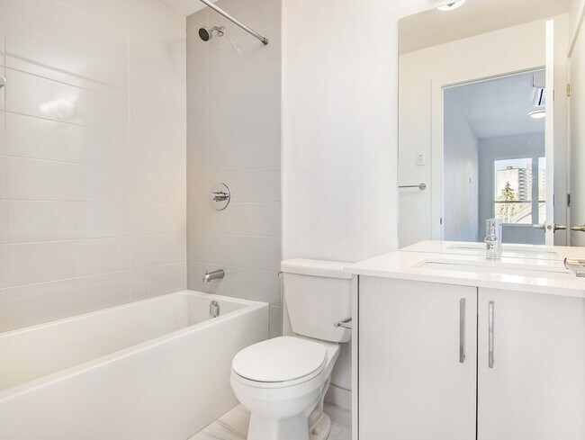 Photo - 258 Carruthers Av