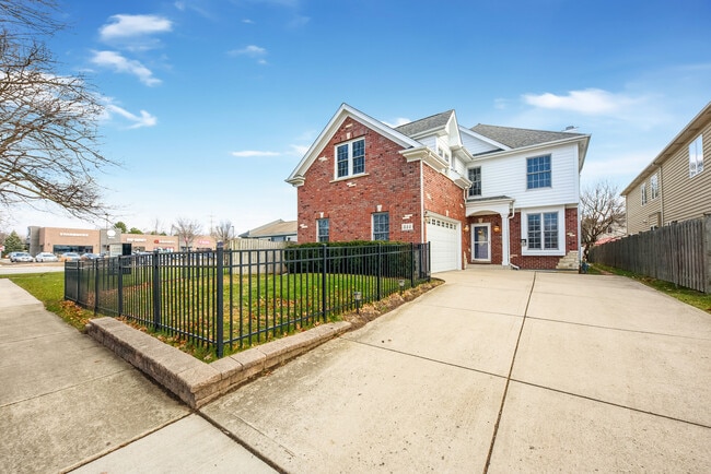 Building Photo - 844 N Ellsworth St