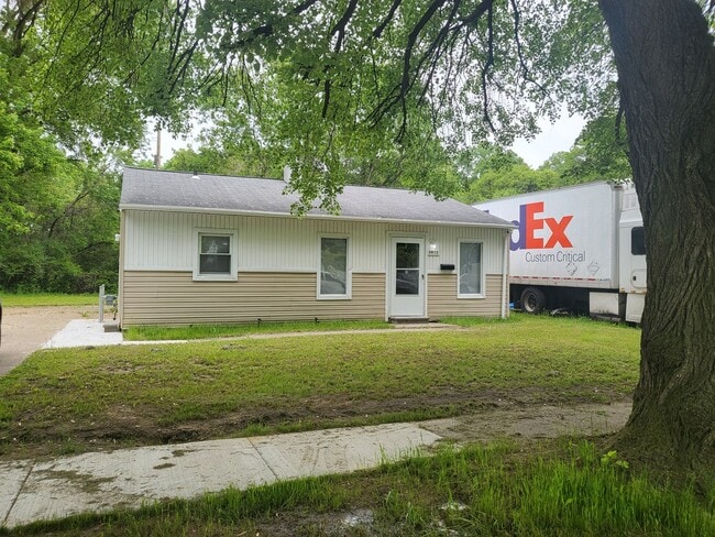 Building Photo - 3 bedroom home on Flint's North-east side