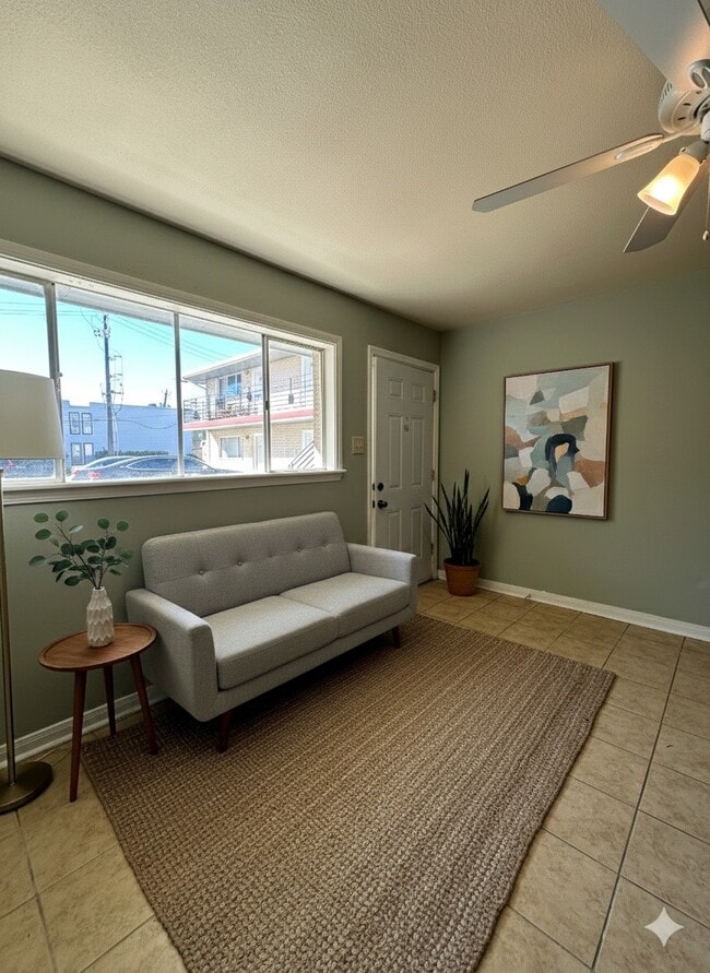 Building Photo - 516 Holiday Dr Unit 55