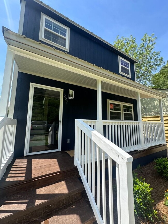 227 Long St