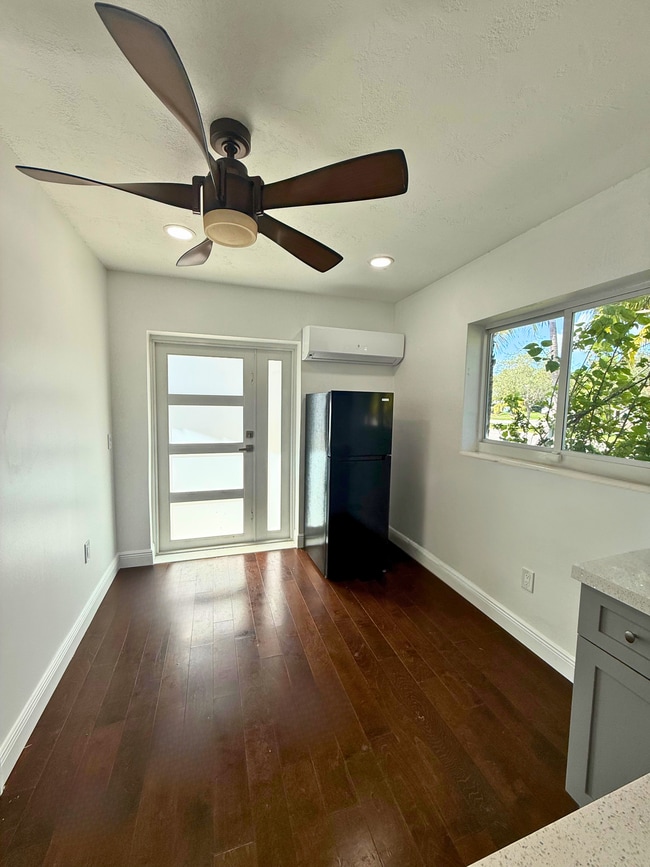 Building Photo - 13901 SW 92nd Ave Unit 1