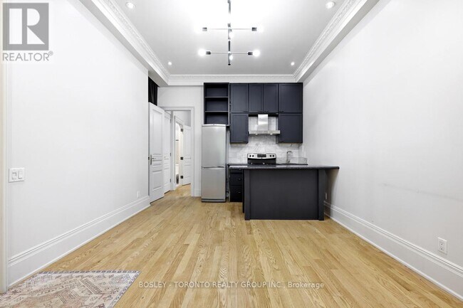 Photo - 21 Lansdowne Ave