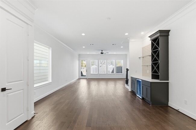 Photo - 819 W 19th St