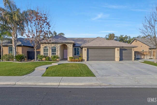 NW Home w/Pool & Firepit! - NW Home w/Pool & Firepit!