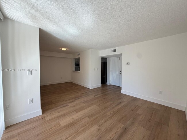 Photo - 11790 SW 18th St Unidad 107-3