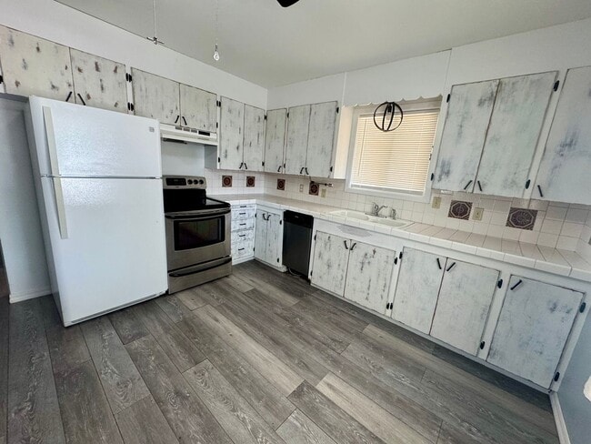 Photo - Renovated 2 bed 1 bath duplex near town center