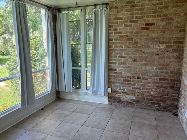 Sun room - 46 Wren St