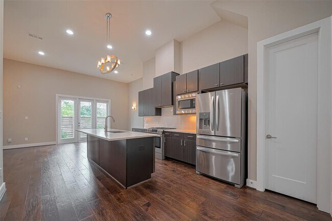 Photo - 1305 Laird St House