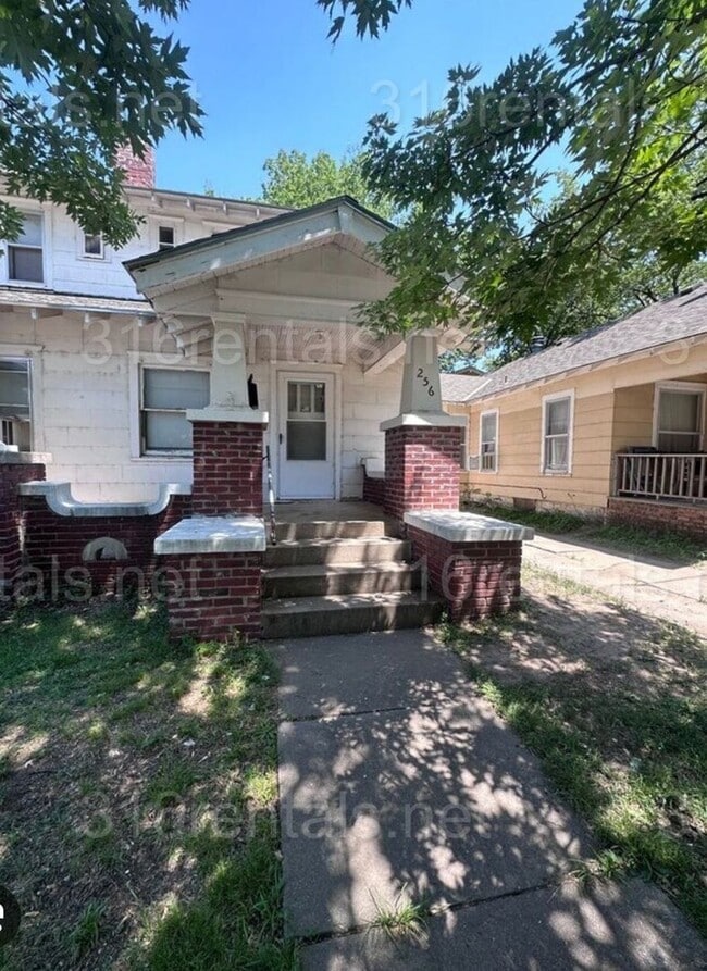 Building Photo - $775 - 2 bed 1 bath - Delightful and spaci... Unit 256
