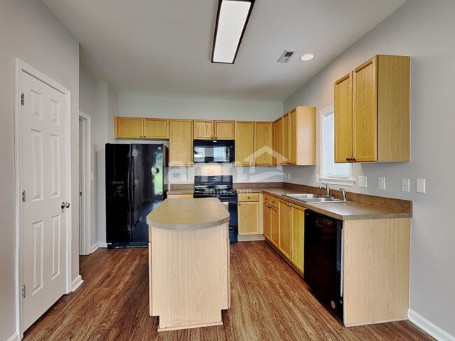 Photo - 321 Collinsworth Dr