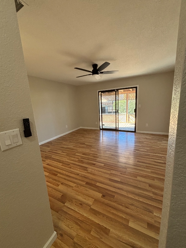 Photo - 3733 Chippewa St