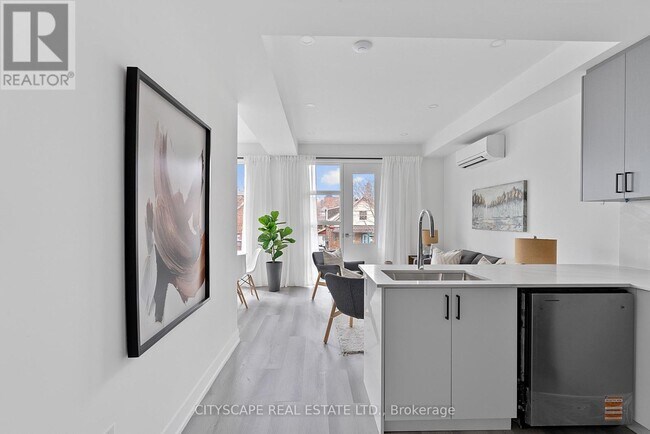 Photo - 589 Oakwood Ave