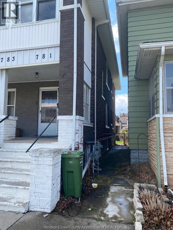 Photo - 781 Gladstone Ave