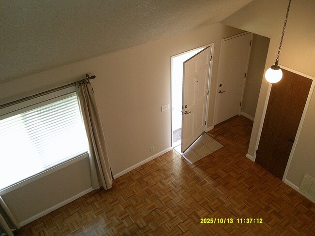 Photo - 725 Devonshire Ct