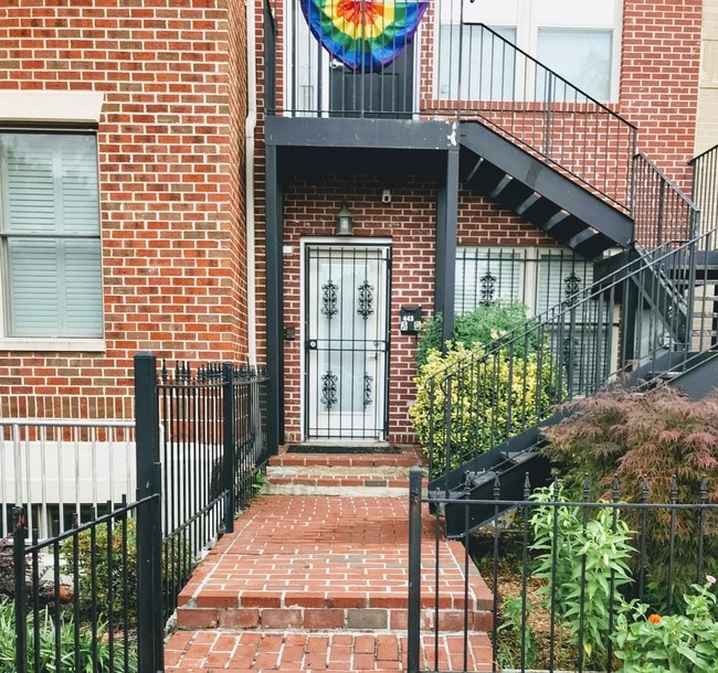 Front Entrance - 443 R St NW Rental