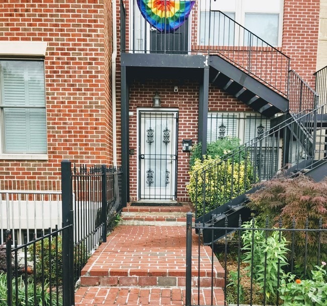 Front Entrance - 443 R St NW Rental