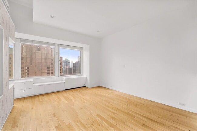 Photo - 150-156 W 56th St