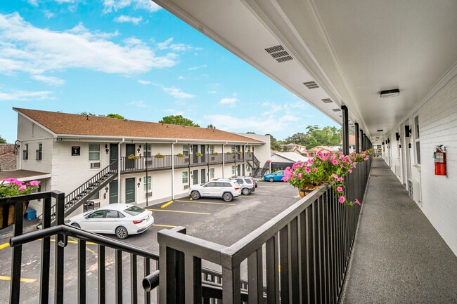 Redamo Suites - Redamo Suites Apartments