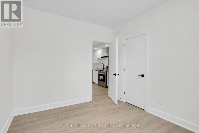 Photo - 547 Mutual St