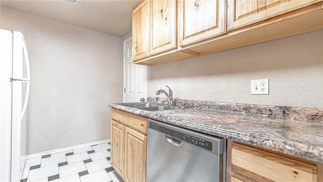 Photo - 210 N Chapman St