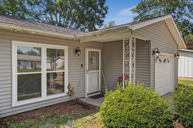 Building Photo - 2509 Sheridan Dr