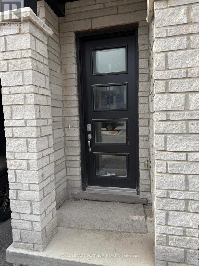 Photo - 290 Equestrian Way