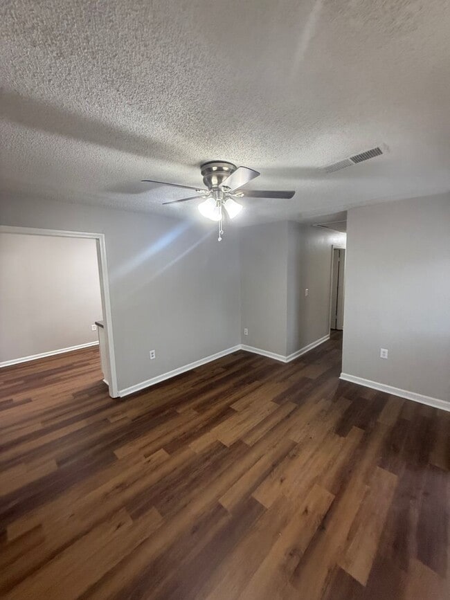 Photo - 4 Success is now offering this spacious 3 bedroom home 1.5 bathroom home in a very quiet neighbor...