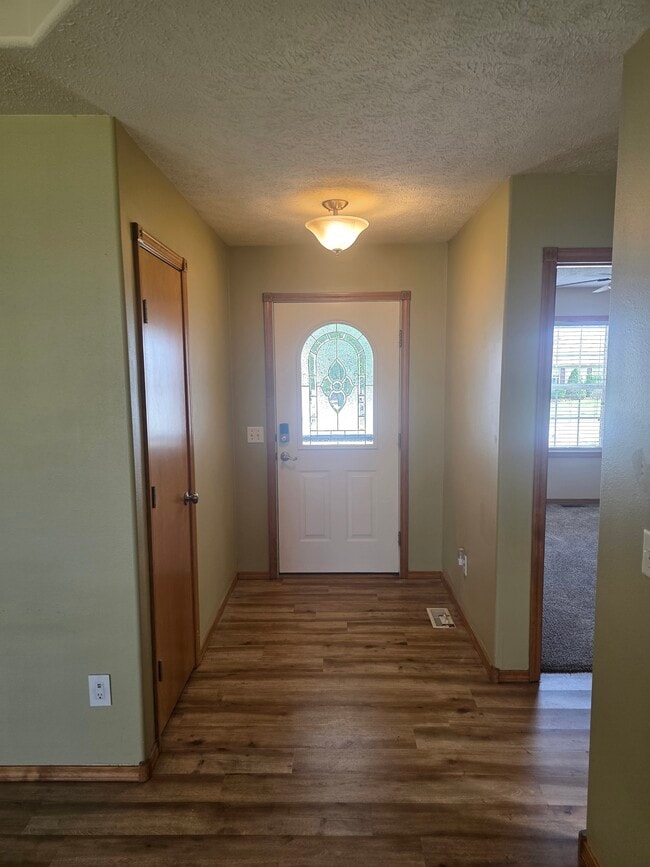 Entryway - 4798 W Kingsbury St