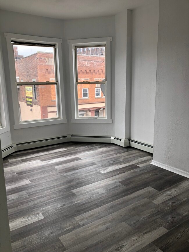 Building Photo - 217 College Blvd Unit 3 Bedroom Apartment