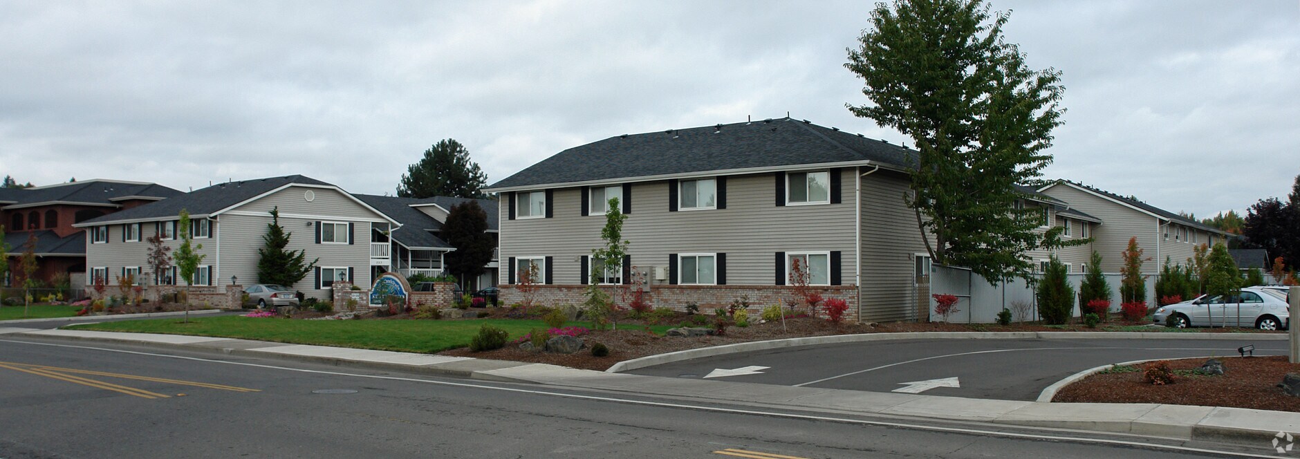 Glen Creek Park Apartments - Glen Creek Park Apartments