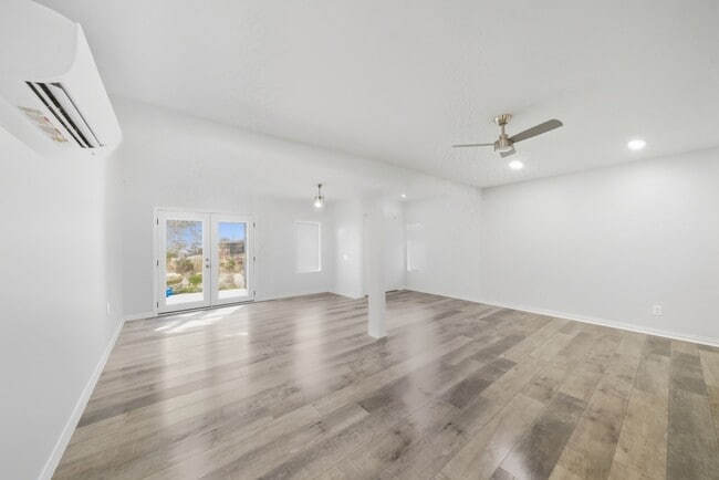 Photo - 2111 Beall St