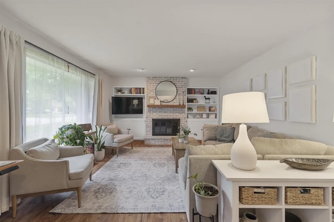 Photo - 810 Suffolk Dr