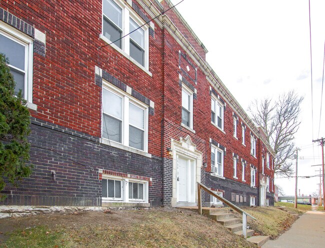Photo - 2906 Pestalozzi St Apartments Unit 2W