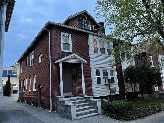 Building Photo - 96 Lawton St Unit 2