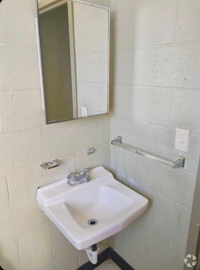 Building Photo - 370 E Gordon Ave Unit B Rental