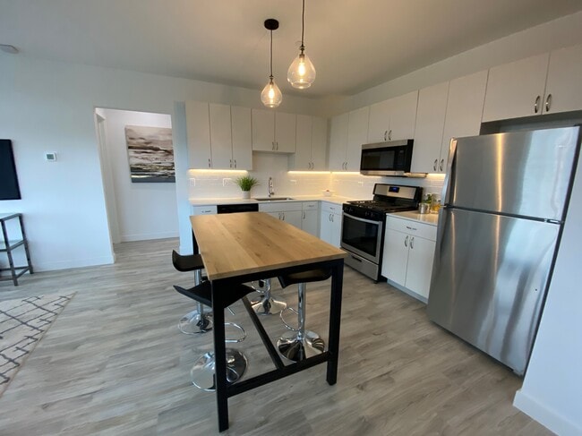 Photo - HIGHPOINT Highwood Station 546