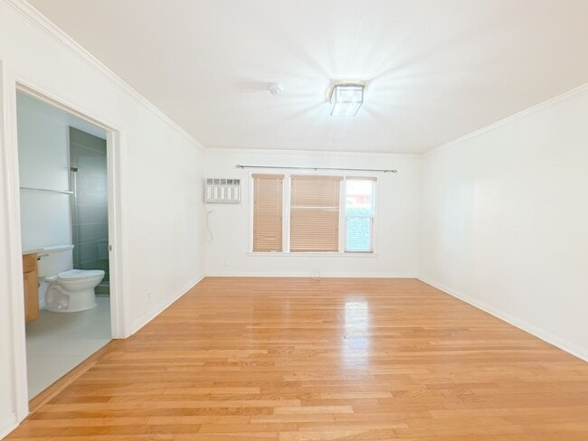 Building Photo - 442 Kelton Ave Unit 442 Rental